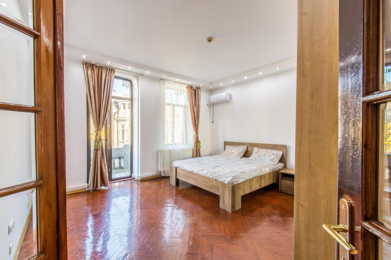 Apartment Faryna Bucarest Esterno foto