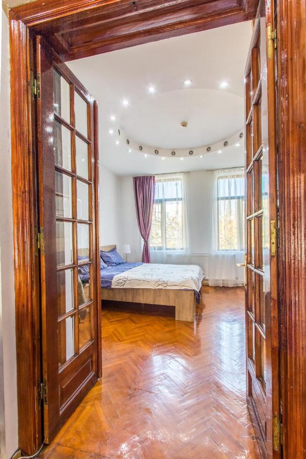Apartment Faryna Bucarest Esterno foto