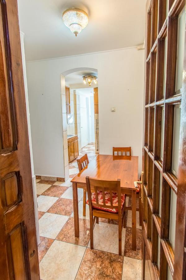 Apartment Faryna Bucarest Esterno foto