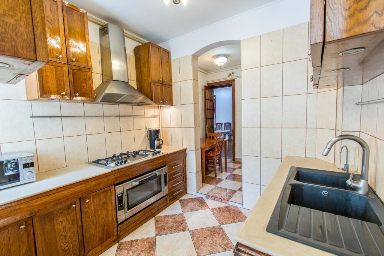 Apartment Faryna Bucarest Esterno foto