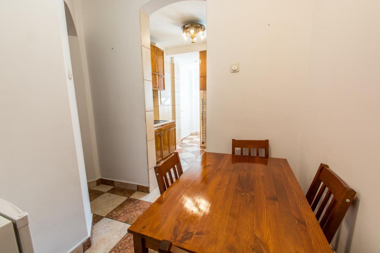 Apartment Faryna Bucarest Esterno foto